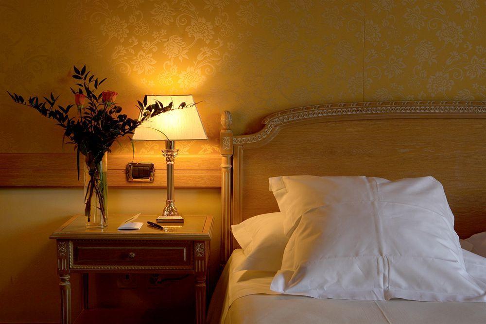 Hotel Splendide Royal Lugano Cameră foto A bedroom at the hotel