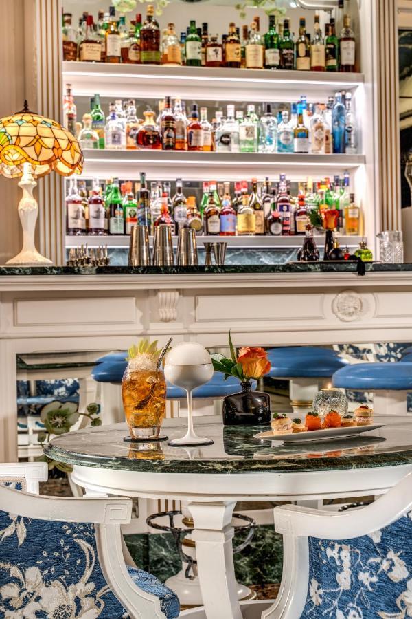 Hotel Splendide Royal Lugano Exterior foto The bar at the Savoy