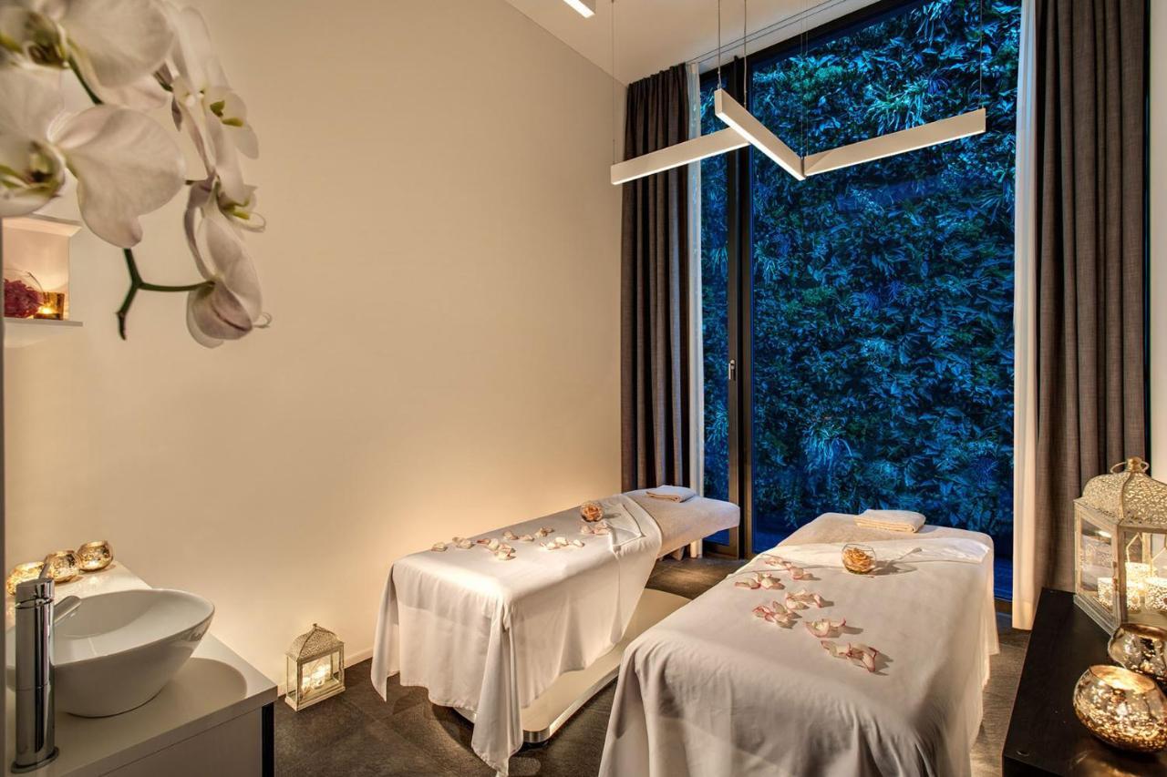Hotel Splendide Royal Lugano Exterior foto The Spa at The Ivy Collection